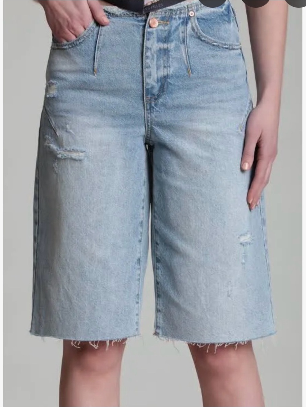 Avec Les Filles Light Wash Denim Distressed Bermuda Shorts Size 30 - Picture 11 of 16